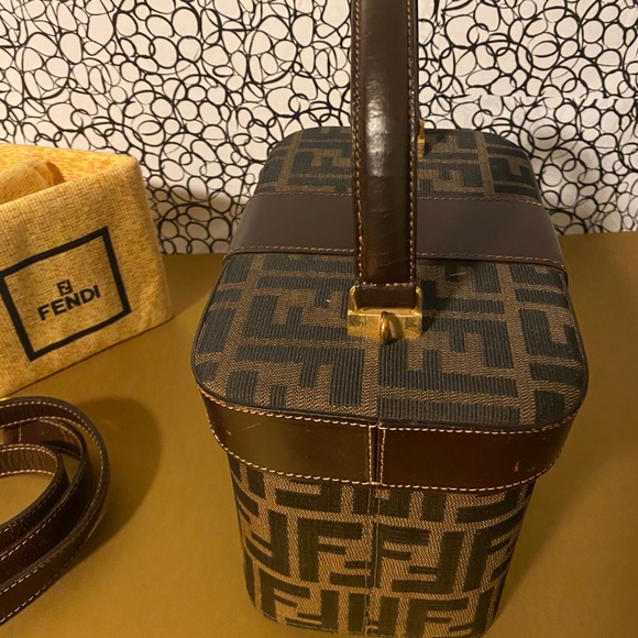 Fendi logo bag - Picture 14 of 16